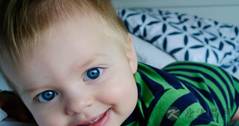 宝宝长牙有什么症状_宝宝长牙的症状表现