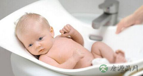 教你给哺乳期宝宝洗澡_给宝宝洗澡注意什么 教你给哺乳期宝宝洗澡_给宝宝洗澡注意什么