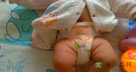 男宝宝用纸尿裤好吗_使用纸尿裤的注意事项