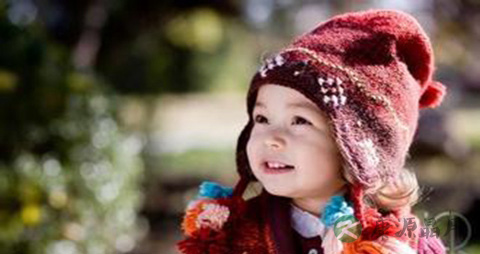 冬季别把宝宝裹得太厚_冬季怎样给宝宝穿衣服