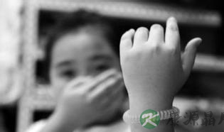 几十个孩子摸它后住进医院！这个东西其实有毒