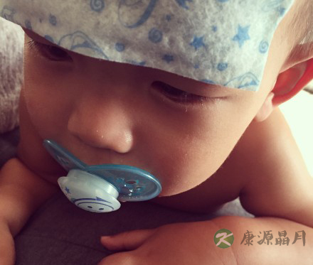 何洁爱子高烧不退 宝宝发烧这样护理