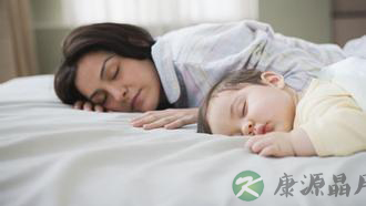 小S爱女坚持睡父母中间 孩子几岁分床睡最好