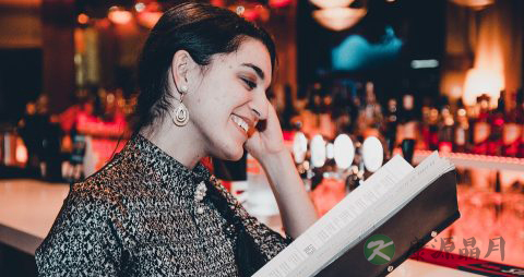 吴佩慈和男友带女儿度假 带孩旅行注意啥？