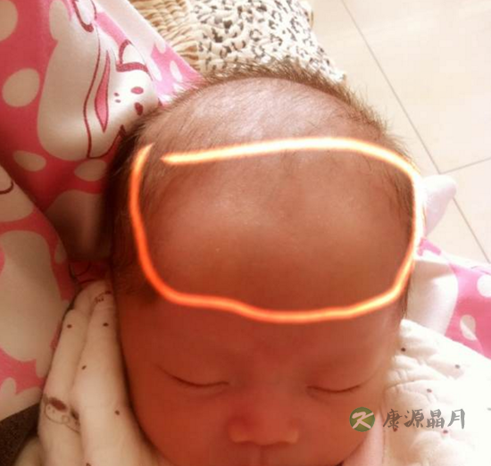 贾静雯女儿被捏脸 网友提醒孩子囟门是命门！