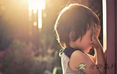 男孩因不乖被抛弃在森林 做好孩子还是乖孩子？