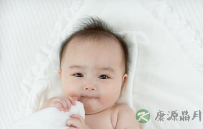 指尖上的爱 给婴儿洗澡做抚触