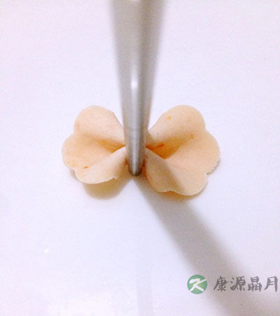 亲手做彩色蝴蝶面 让挑食的小朋友爱上吃饭