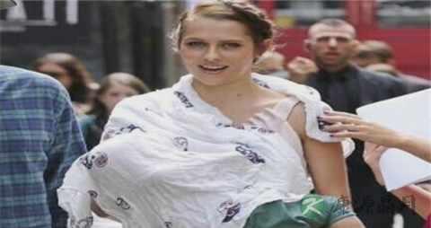 如何让妈妈们在公共场所哺乳时像明星般优雅？