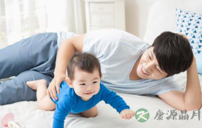 宝宝爱爬爬 肚脐受凉不受凉？
