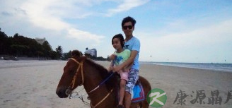 何洁带儿子骑马 盘点那些爱骑马的＂星二代＂