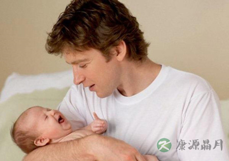 婴儿哭闹，到底要不要抱？
