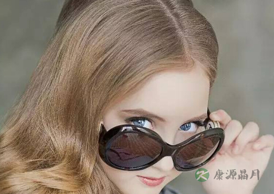 12岁女儿要染白发 华裔专家妈妈这样和女儿沟通