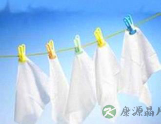 挑选婴儿湿巾要注意成分和材质 酒精绝对不能有