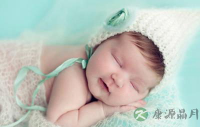 每个宝宝都爱出汗 妈妈别忧桑