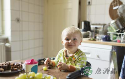 宝宝进食很重要 妈妈喂养有技巧