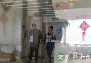 曝印小天老婆入院待产 男人陪产应做的事