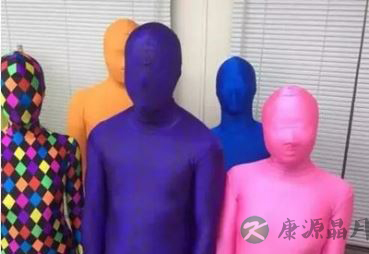 日本公司为女性减压 帅哥安慰擦眼泪