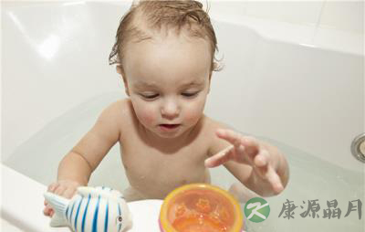 当洗澡变得有趣 孩子能更聪明
