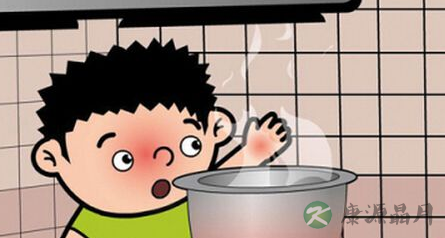 2岁半宝宝打翻热水瓶 四肢烫伤严重