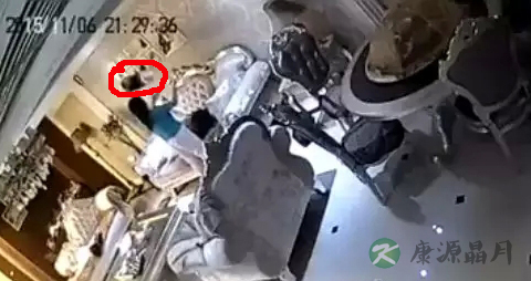 甩、扔、抛、摇 保姆竟然这样哄婴儿睡觉