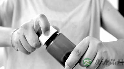 男童误吃止泻药失明 药瓶缺道＂安全锁＂