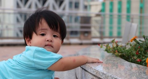 幼儿爱吸允手指怎么办