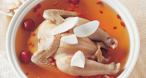 【用食物吃出水润肌肤】如何用食物吃出水润肌肤