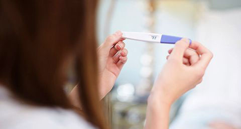 【怎么洗头发更健康】洗发争议：晚上还是早上洗头更健康