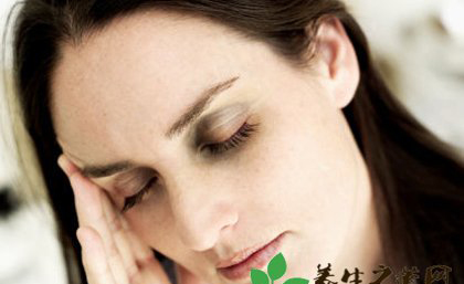 中医小偏方为你祛黑眼圈