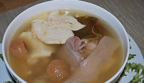 鱼胶圆肉淮山水鸭汤