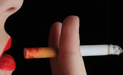 吸烟男女要注意保养皮肤 吸烟男女要注意保养皮肤