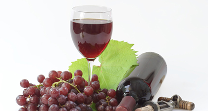 女人喝红酒　养生功效多