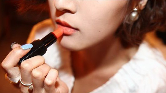 如何拥有娇嫩嘴唇