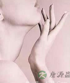 熟女不得不防颈部皱纹