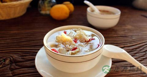 莲子可以和什么煲汤