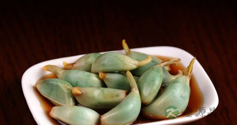 如何把腊八蒜腌的翠绿