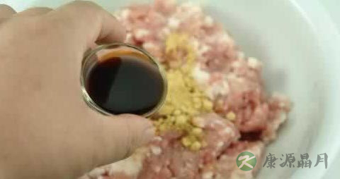 饺子馅放酱油吗