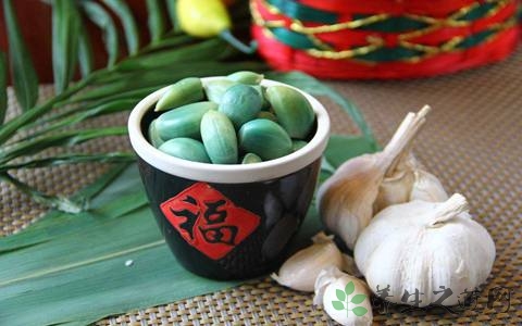 腌制腊八蒜用放盐吗