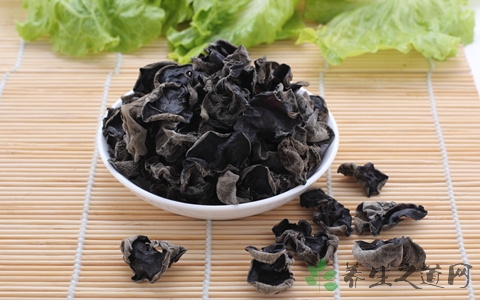 泡发黑木耳的技巧