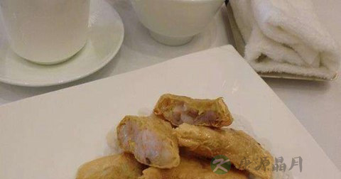腐皮虾包什么时候放调料