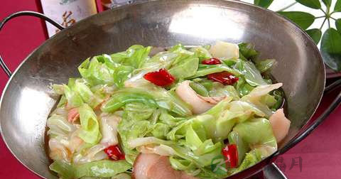 干锅手撕包菜怎么做最有营养