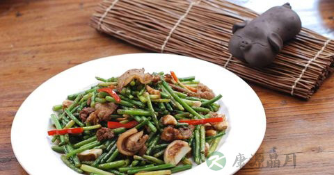 蒜苔炒肉什么时候放调料