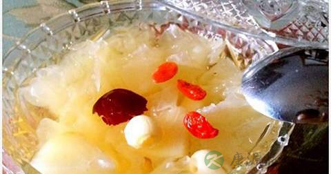 红枣银耳莲子羹什么时候放调料