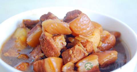 做五花肉炖土豆放什么调料