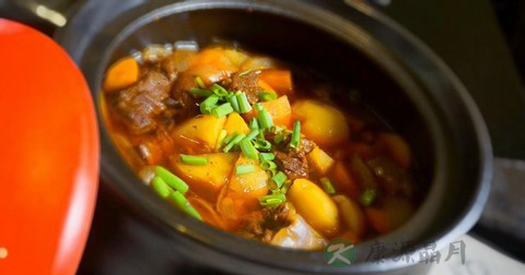 煲牛腩汤用什么锅