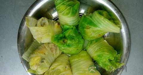 蒸白菜卷什么时候放调料