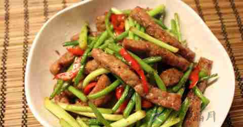 蒜苗炒牛肉什么时候放调料