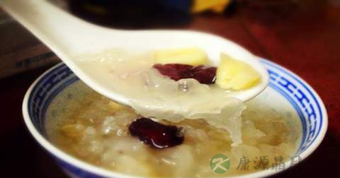 红枣银耳莲子羹什么时候放调料