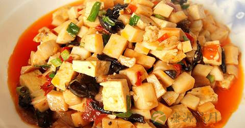 鸡腿菇炒豆腐的营养价值